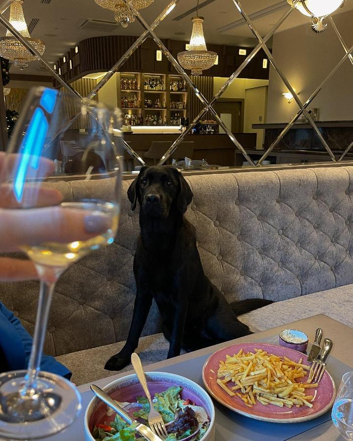 Calvary & Restaurant Отель