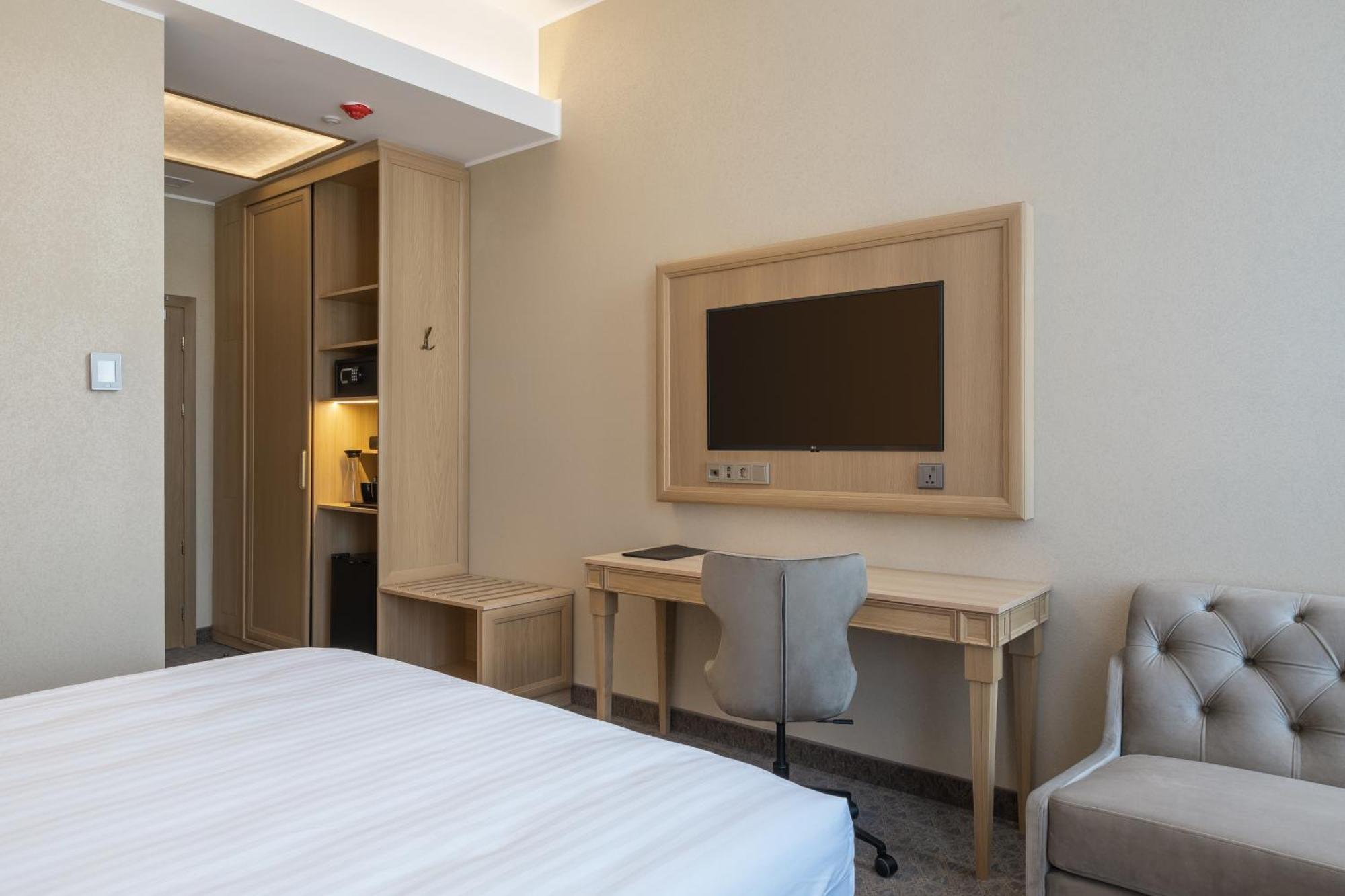 Calvary & Restaurant Hotel